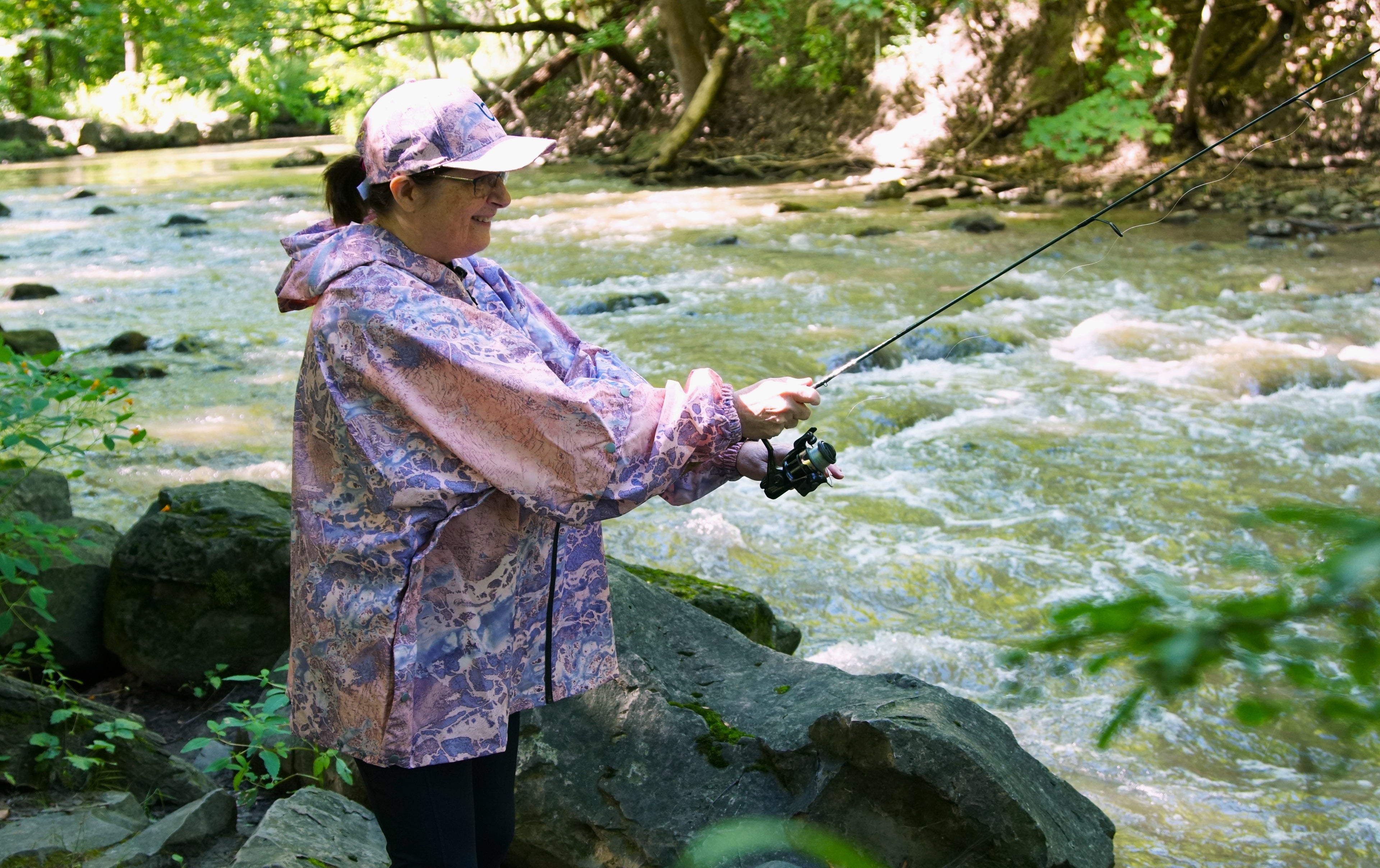 Brella 2015 unisex Realtree WAV3 Purple Rose waterproof rain jacket 20000mm waterproof, 15000 breathable, packable, patented retractable hood for custom peripheral vision, cross ventilation, custom fit waist, non-restrictive upper body, snap-on sleeves